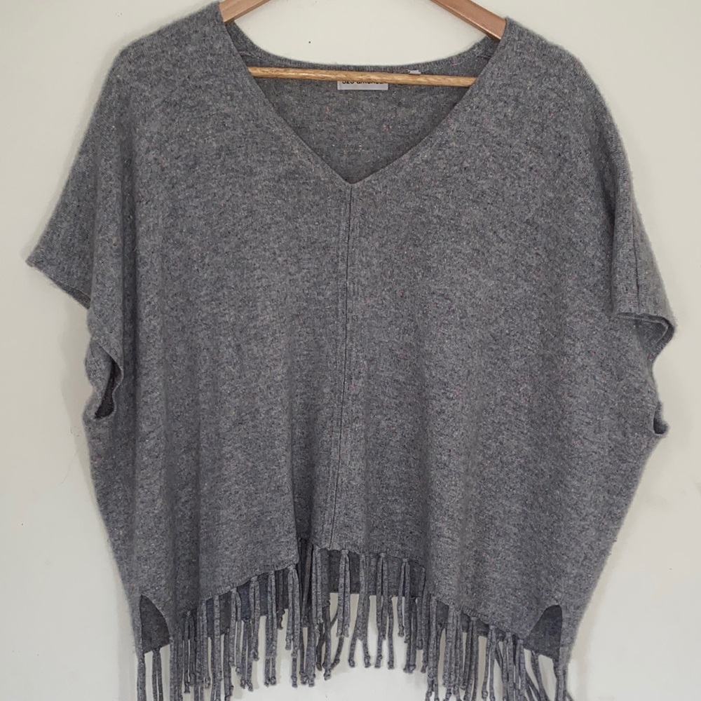525 America 100% cashmere gray funfetti color fleck fringed poncho Sz XS/S